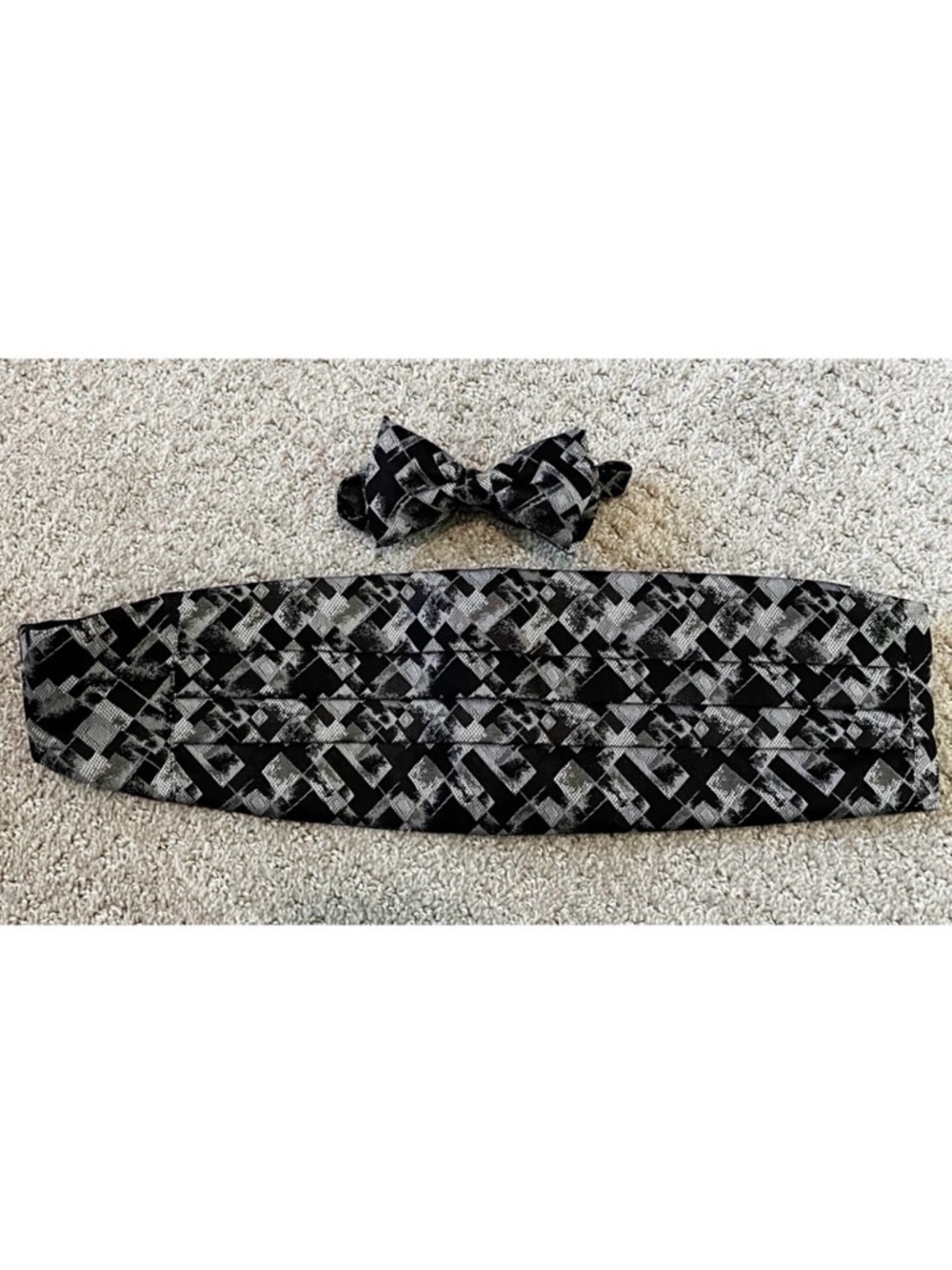 Nino Cerruti Four-Pleat Cummerbund & Bowtie Set Silk Gray Black Geometric Formal